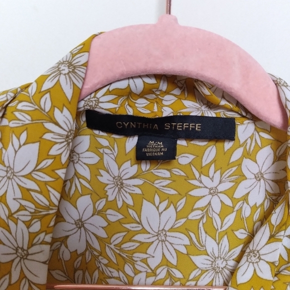 Cynthia Steffe Mustard Yellow and White Bow Sleeveless Blouse Size Medium - Picture 7 of 11